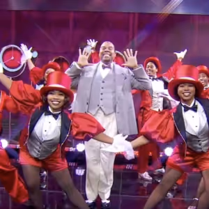 Video: A WONDERFUL WORLD Cast Performs 'When You're Smiling' on Good Morning America