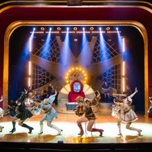 Review: SIX at Krakowski Teatr Variete