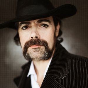 Neil Leyton Releases New Single 'Singerman'