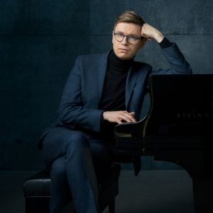 Víkingur Ólafsson Returns To Bourgie Hall with A Recital Devoted To Bach, Beethoven, And Schubert