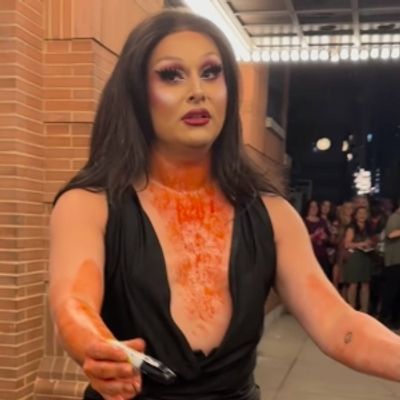 Video: DRAG THE MUSICAL's Jan Sport Honors Nicole Scherzinger's Bloody Stage Door Look