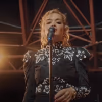 VIDEO: Rita Ora Performs 'Bang Bang' on THE TONIGHT SHOW