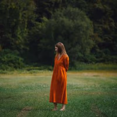 Kate Prascher Shares New Single "RETROGRADE" Ahead of Album