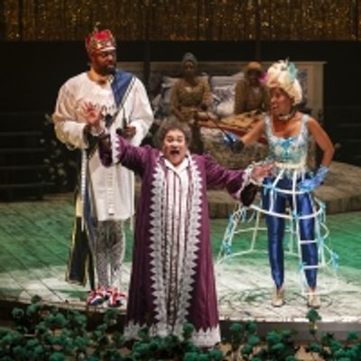 Review: THE MOST SPECTACULARLY LAMENTABLE TRIAL OF MIZ MARTHA WASHINGTON at Steppenwolf Theatre Company