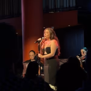 Sarah Anne Fernandez Brings Down the House at Chelsea Table and Stage