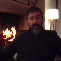VIDEO: Kyle Chandler Shares How a Chance Encounter at Waffle House Led Him to the…