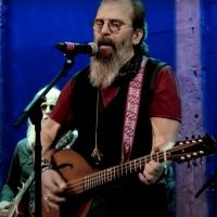 VIDEO: Steve Earle & The Dukes Perform 'Harlem River Blues' on JIMMY KIMMEL LIVE!