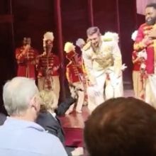 VIDEO: Nicole Kidman Bids $100k For Hugh Jackman's Hat at THE MUSIC MAN