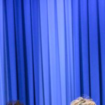 Toni Brattin Surprises Jimmy Fallon on THE TONIGHT SHOW with Wig