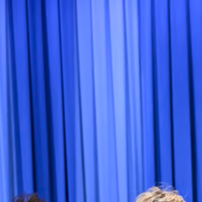 Toni Brattin Surprises Jimmy Fallon on THE TONIGHT SHOW with Wig