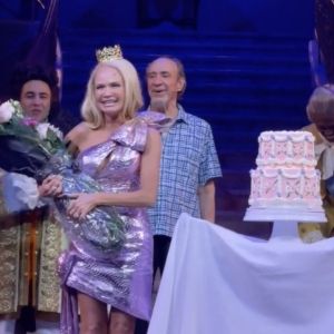 Video: Kristin Chenoweth Celebrates Birthday On Stage at THE QUEEN OF VERSAILLES