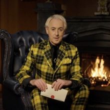 Video: Watch Alan Cumming Reveal Cast for Third Season of THE TRAITORS