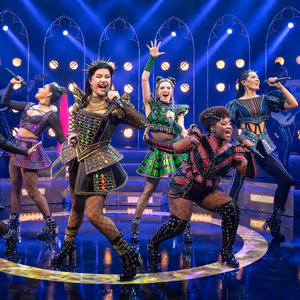 Review: SIX at Des Moines Performing Arts