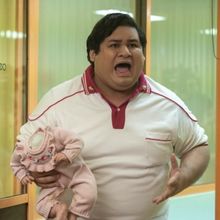 Video: Apple TV+ Shares Sneak Peek Clip of ACAPULCO Season 4 Episode 8