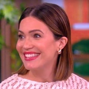 Video: Mandy Moore Reveals Her Broadway Dreams On THE VIEW