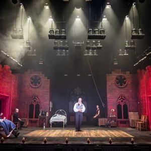 Review: DRACULA, Lyric Hammersmith