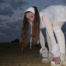 E L L E Returns With New Single 'Deepfake'