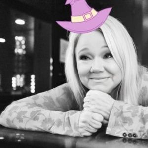 EDINBURGH 2023: Review: CAROLINE RHEA: I IDENTIFY AS A WITCH, Gilded Balloon