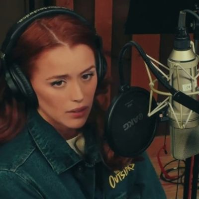 Video: Brody Grant & Emma Pittman Sing 'I Could Talk to You All Night' from THE OUTSIDERS