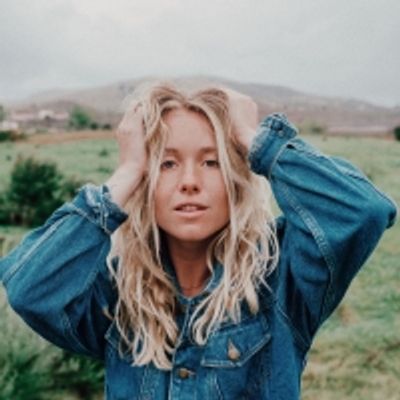 Hope Waidley Releases the Music Video for 'Stars'