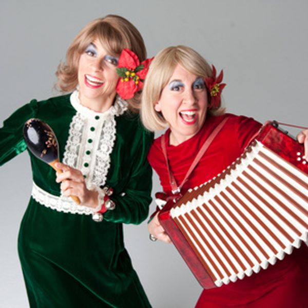 VICKIE & NICKIE'S HOLIDAY SLEIGH RIDE! NY State Tour Pulls into Rosendale and Old For Photo