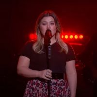 VIDEO: Kelly Clarkson Covers 'Need You Tonight' Video