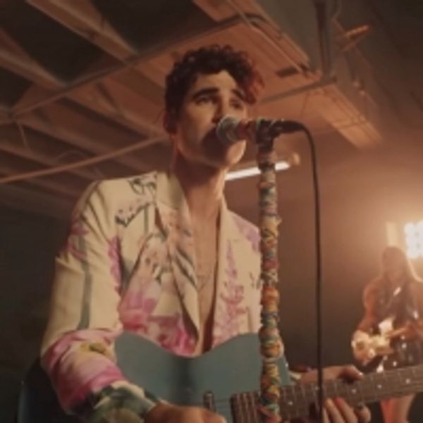 VIDEO: Darren Criss Performs 'Running Around' on THE LATE LATE SHOW - Broadway Theater Video