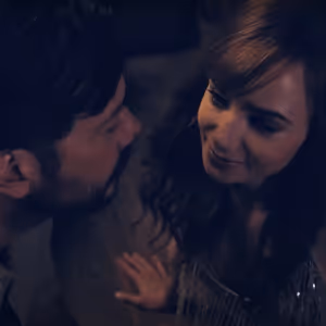 Video: Lily Collins & lvaro Morte in BARCELONA Trailer
