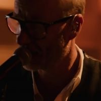 VIDEO: Matt Berninger Performs 'I'm Waiting for the Man' on THE TONIGHT SHOW