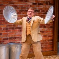 BWW Review: ONE MAN, TWO GUVNORS, Nuffield Southampton Theatres Photo