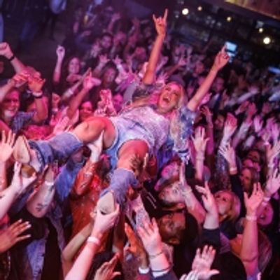 VIDEO: Carrie Underwood Premieres New Music Video for 'Hate My Heart'