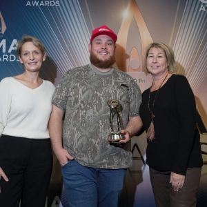 Country Music Artists Receive 2023 CMA International Awards