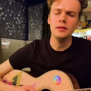 Video: & JULIET'S 'Romeo' Ben Walker Sings 'We Can't Be Friends'