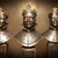 VIDEO: Watch Stars Strut the Red Carpet at Olivier Awards 2022!
