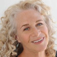 Carole King To Present Artist Of The Decade Honor To Taylor Swift at the AMAs