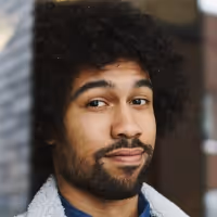 Comedian Che Durena to Perform at The Den Theatre in December