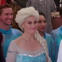 VIDEO: The Cast of FROZEN 2 Stops Traffic With a Performance in the Street With… Video