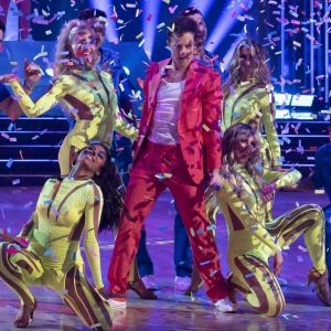 Videos: Watch Every DANCING WITH THE STARS Finale Performance; Ariana Madix, Jason Mraz & More Perform