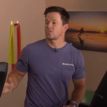 VIDEO: Mark Wahlberg Slow Walks with Average Andy on THE ELLEN SHOW