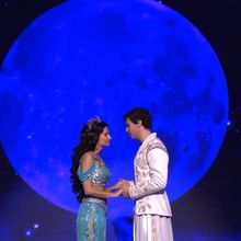 Video: ALADDIN Cast Performs 'A Whole New World' on LIVE