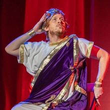 Video: No te pierdas el número 'Cayo Instructor' de EL AROMA DE ROMA