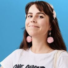 EDINBURGH 2025: Review: SARAH BRADLEY: JUST LIKE OTHER GIRLS, Gilded Balloon