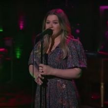 VIDEO: Kelly Clarkson Covers 'Poker Face'