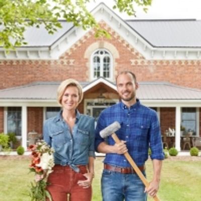 Sibling Reno Team Transforms Spectacular Vintage Spaces in New Series FARMHOUSE FACELIFT