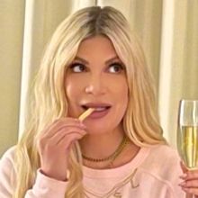 Tori Spelling Premieres All New TV Series @HOME WITH TORI Exclusively on VIZIO