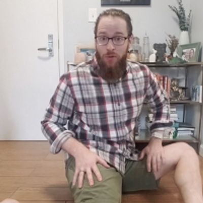 BWW Exclusive: Daily #MobilityMinute with Mark Fisher Fitness Trainer Harold Gibbons- The Seated Hip Switch!