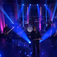 VIDEO: Watch Robbie Robertson Perform 'Let Love Reign' on THE TONIGHT SHOW WITH… Video