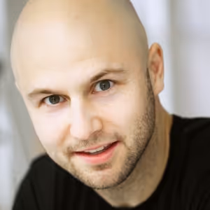 Interview: Meet Adam Dyer, Choreographer of NEWSIES at The REV