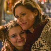VIDEO: Watch the Trailer for MIXTAPE on Netflix Starring Julie Bowen