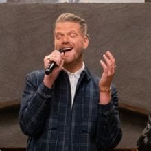 VIDEO: Pentatonix & Mickey Guyton Headline Cracker Barrel's Holiday Special